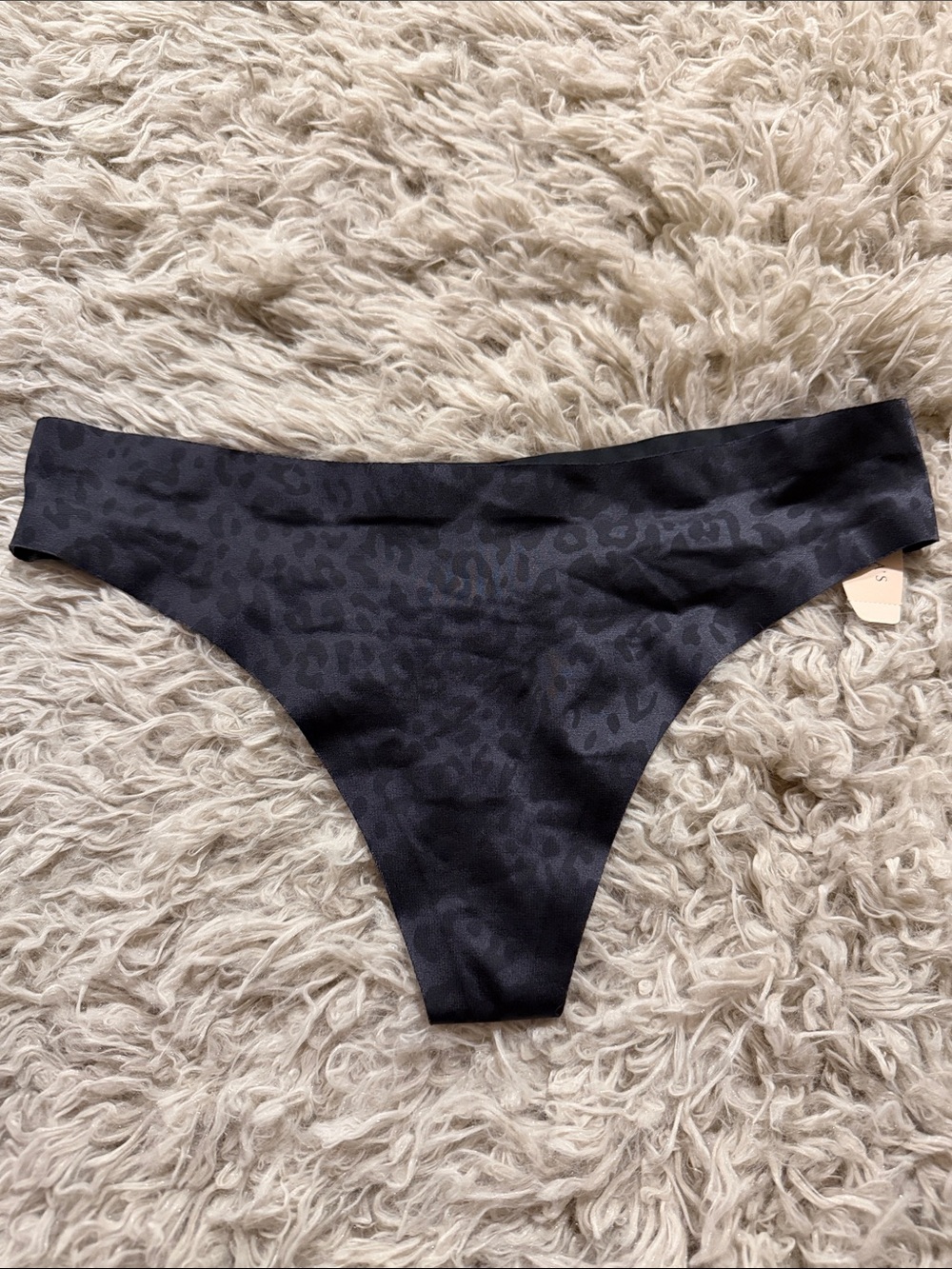 NWT VTG Victoria's Secret Incredible Sexy Satin No Show Thong Panty Small